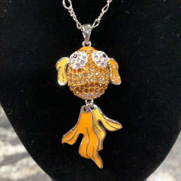 FIFTH AVENUE COLLECTION cute & sparkly Fish 🐠 Necklace - Picture 8 of 8